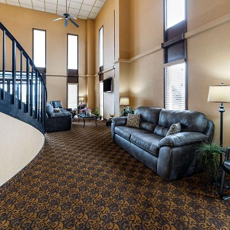 Rodeway Inn South Hutchinson Bagian luar foto