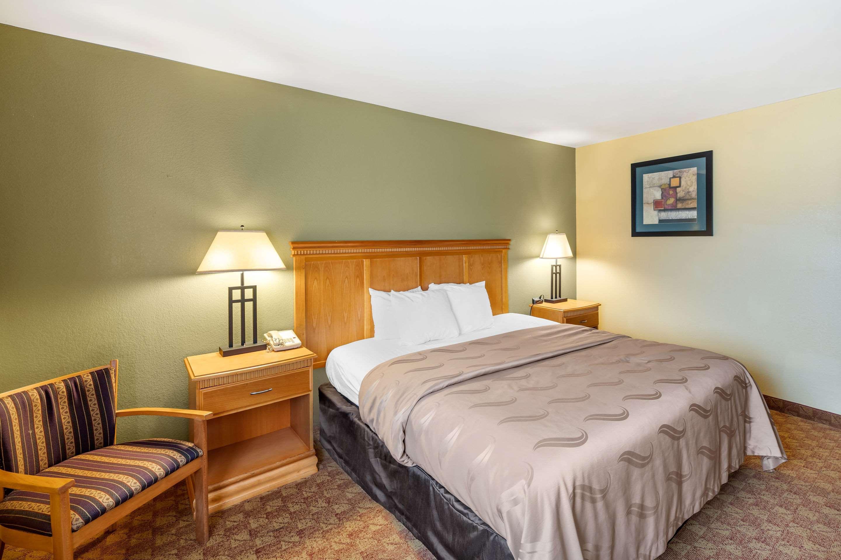 Rodeway Inn South Hutchinson Bagian luar foto