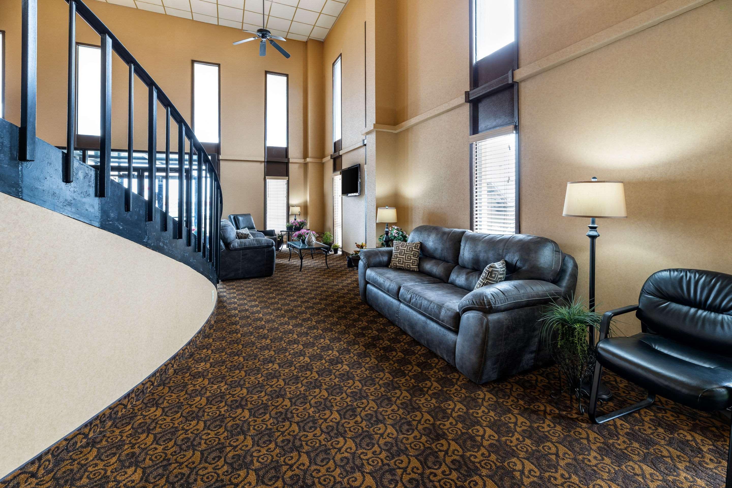 Rodeway Inn South Hutchinson Bagian luar foto