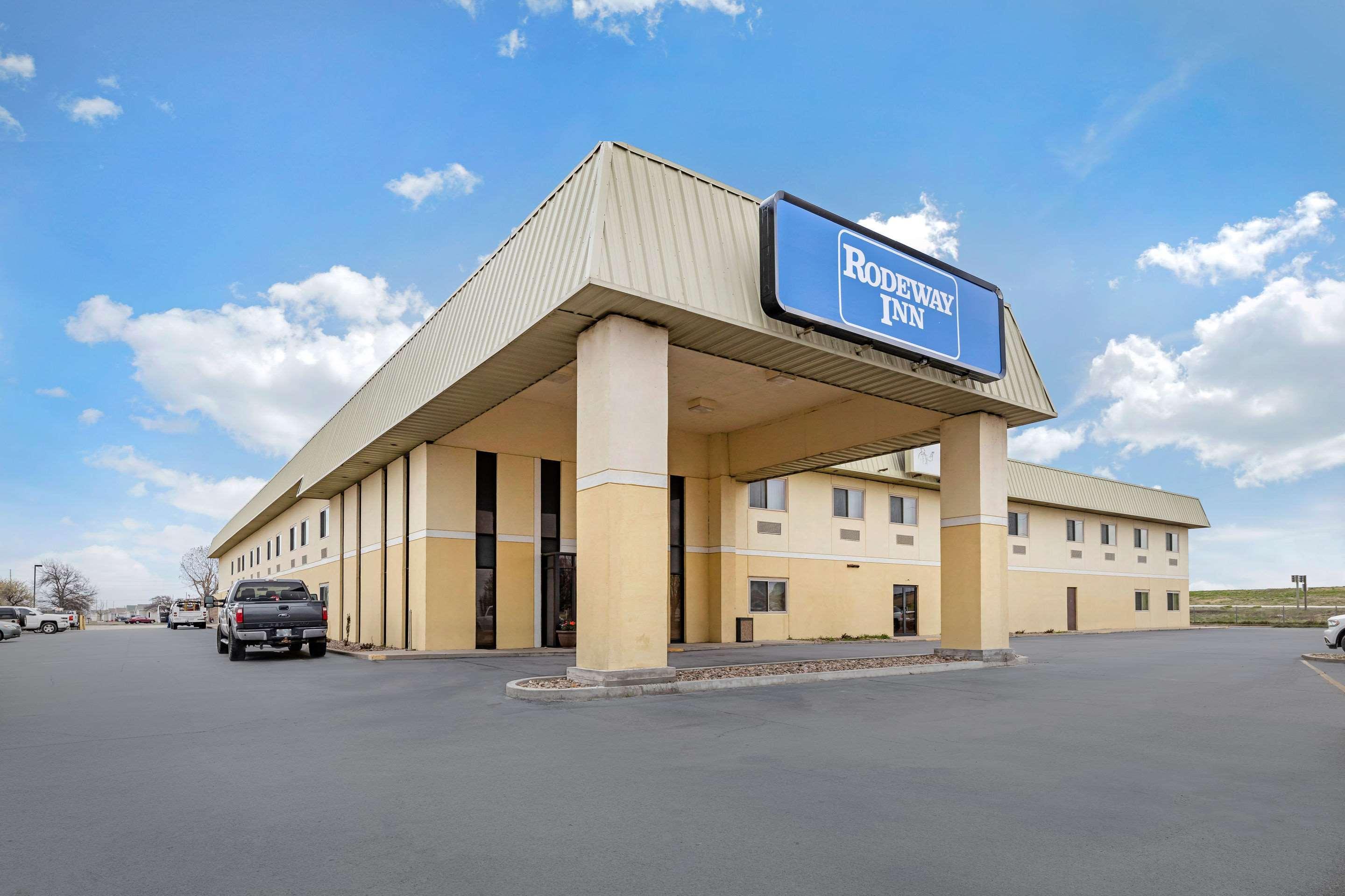 Rodeway Inn South Hutchinson Bagian luar foto