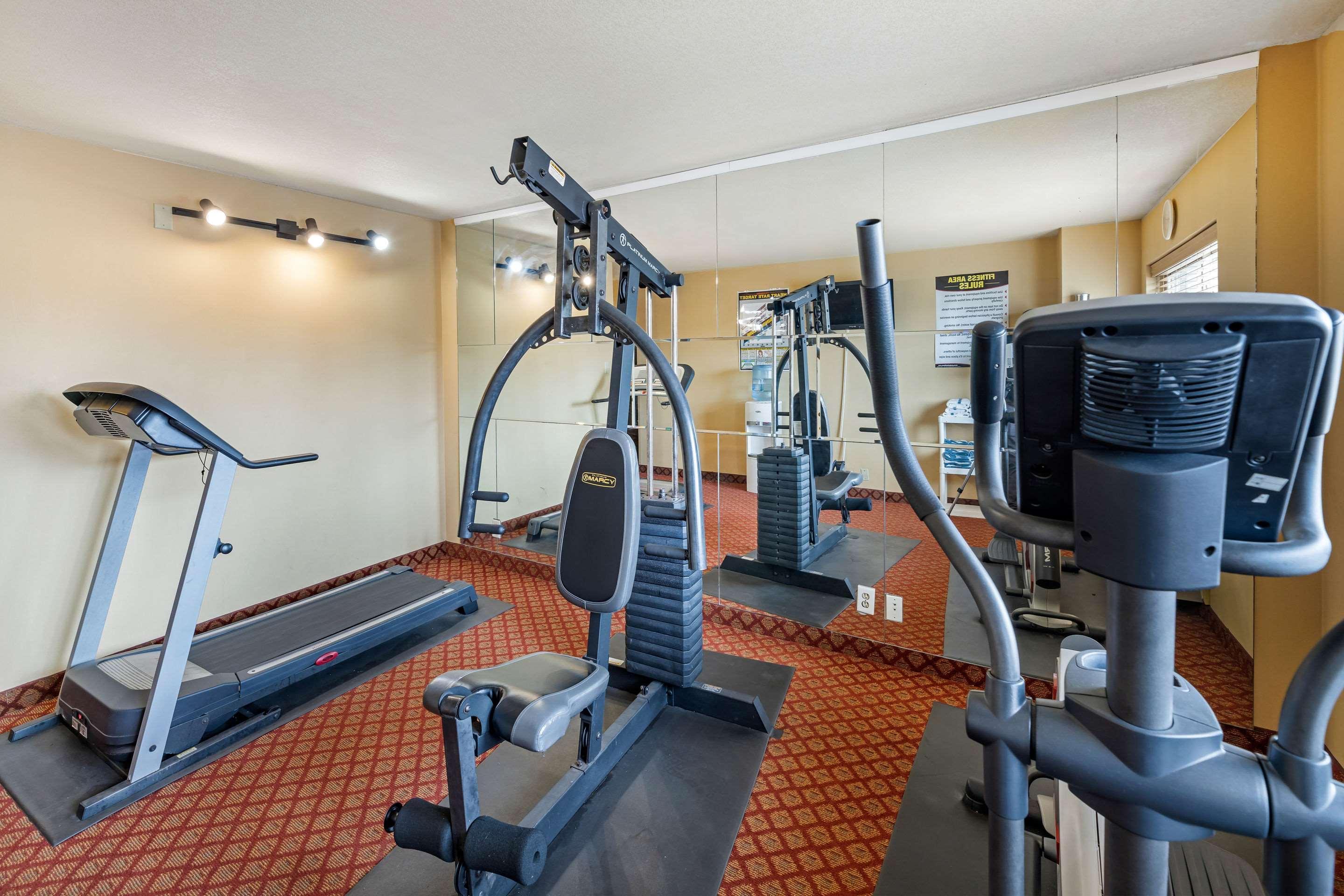 Rodeway Inn South Hutchinson Bagian luar foto