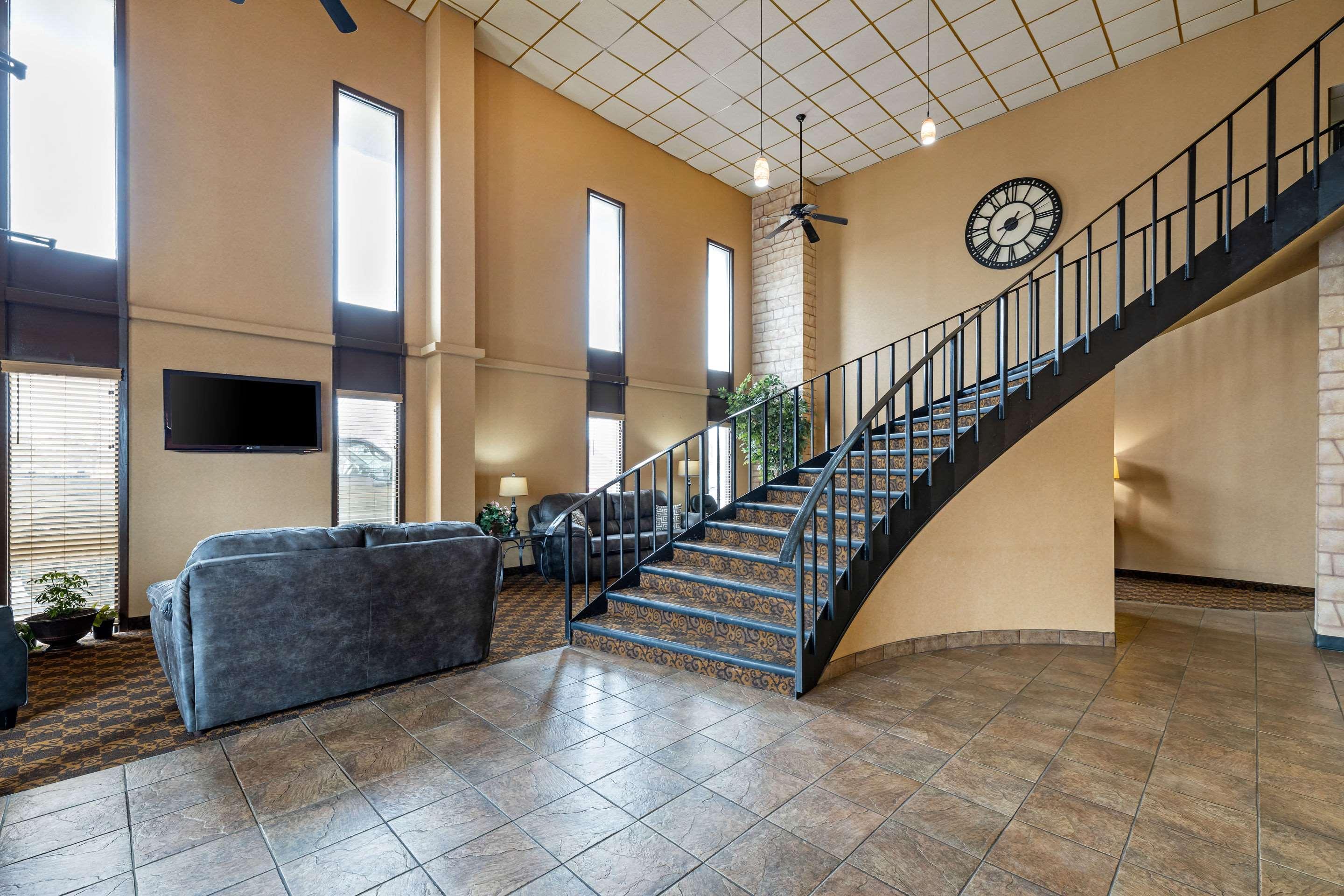 Rodeway Inn South Hutchinson Bagian luar foto