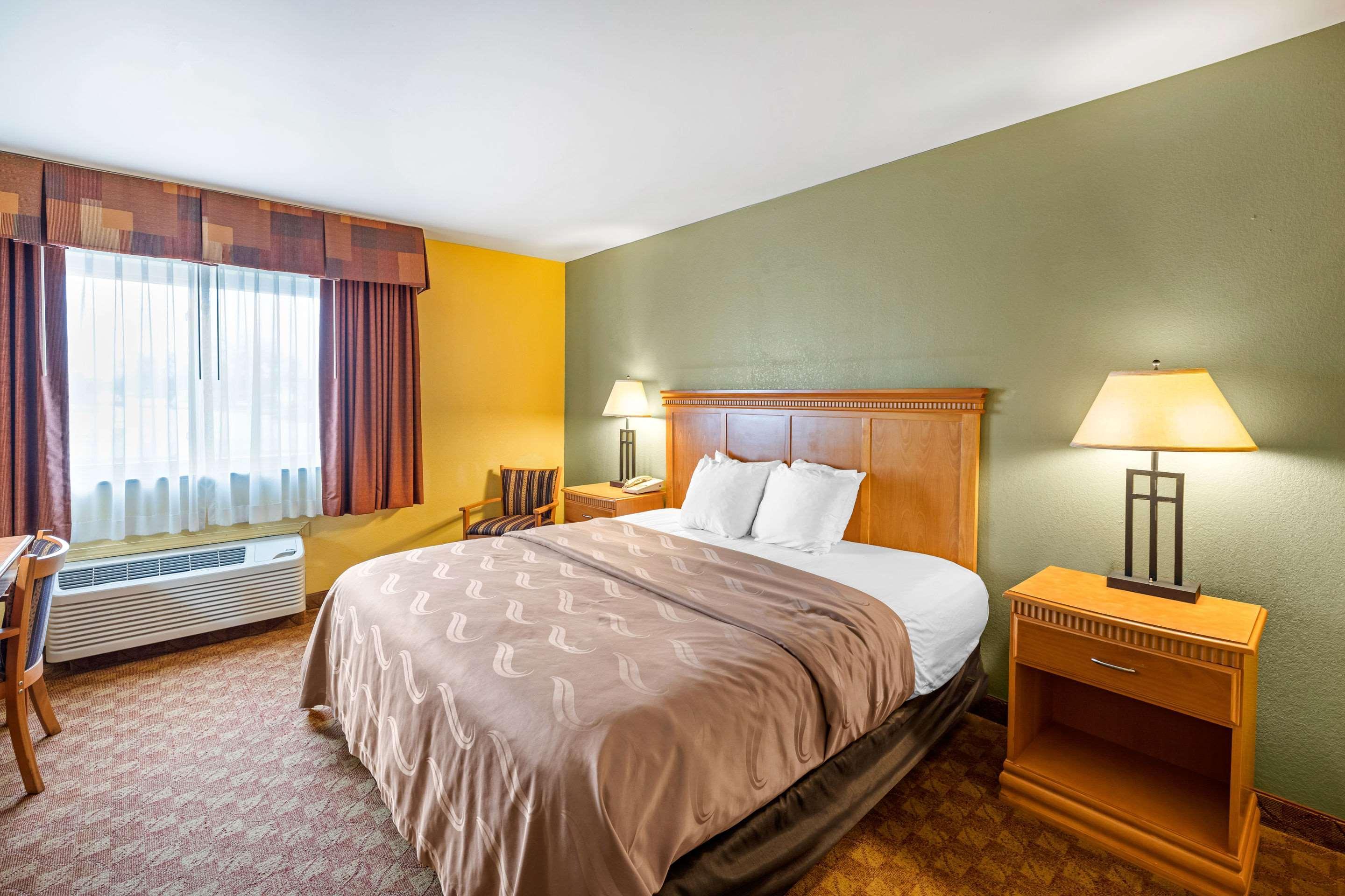 Rodeway Inn South Hutchinson Bagian luar foto