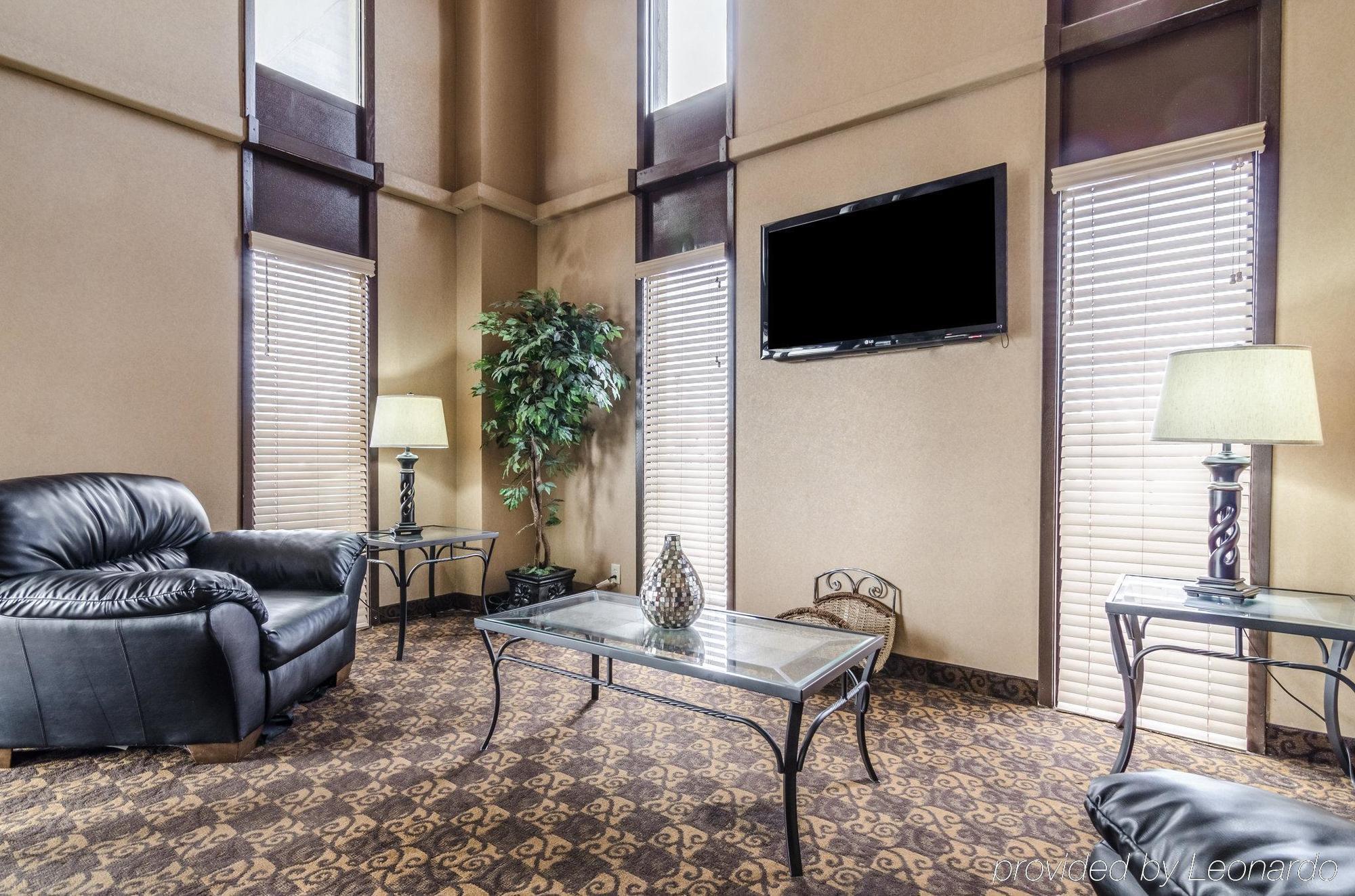 Rodeway Inn South Hutchinson Bagian luar foto