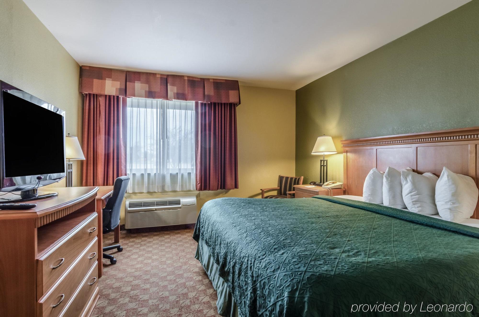 Rodeway Inn South Hutchinson Bagian luar foto