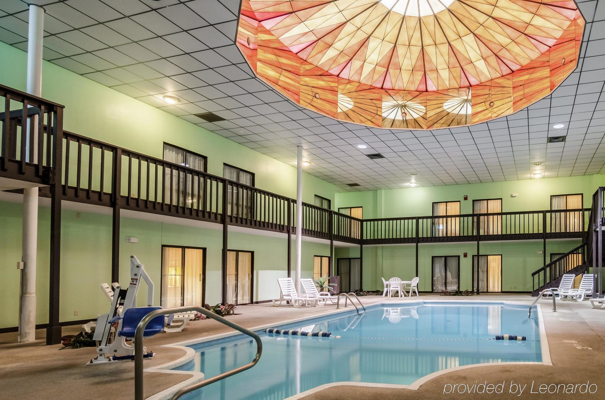 Rodeway Inn South Hutchinson Bagian luar foto