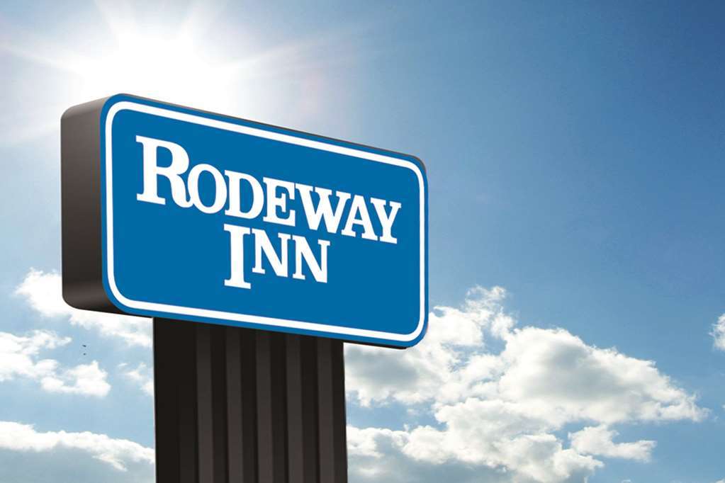 Rodeway Inn South Hutchinson Bagian luar foto